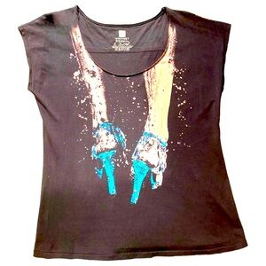 Scoop neck t-shirt from the Whitney museum. Rare.